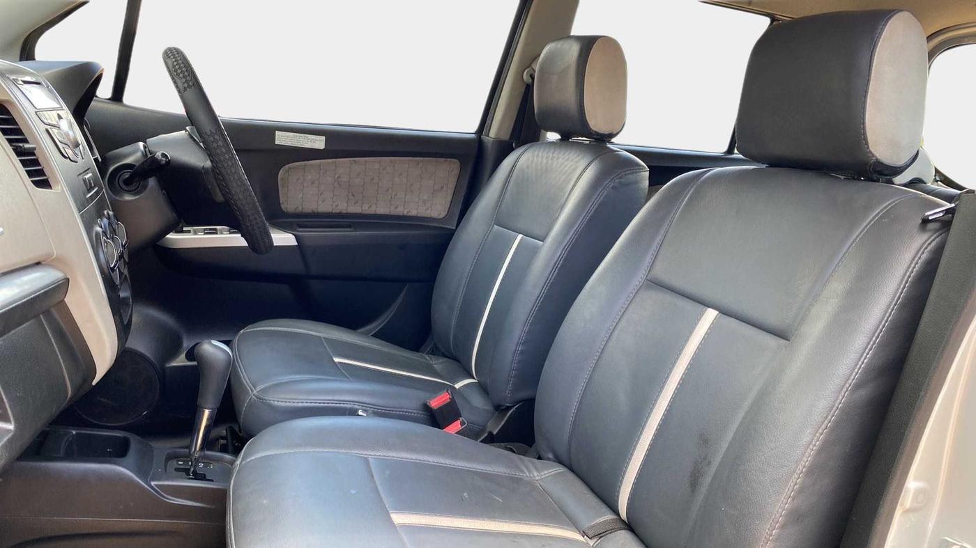 2016 Maruti Wagon R 1.0 VXI AMT, Petrol, Automatic, 28,180 km, Right Side Front Door Cabin