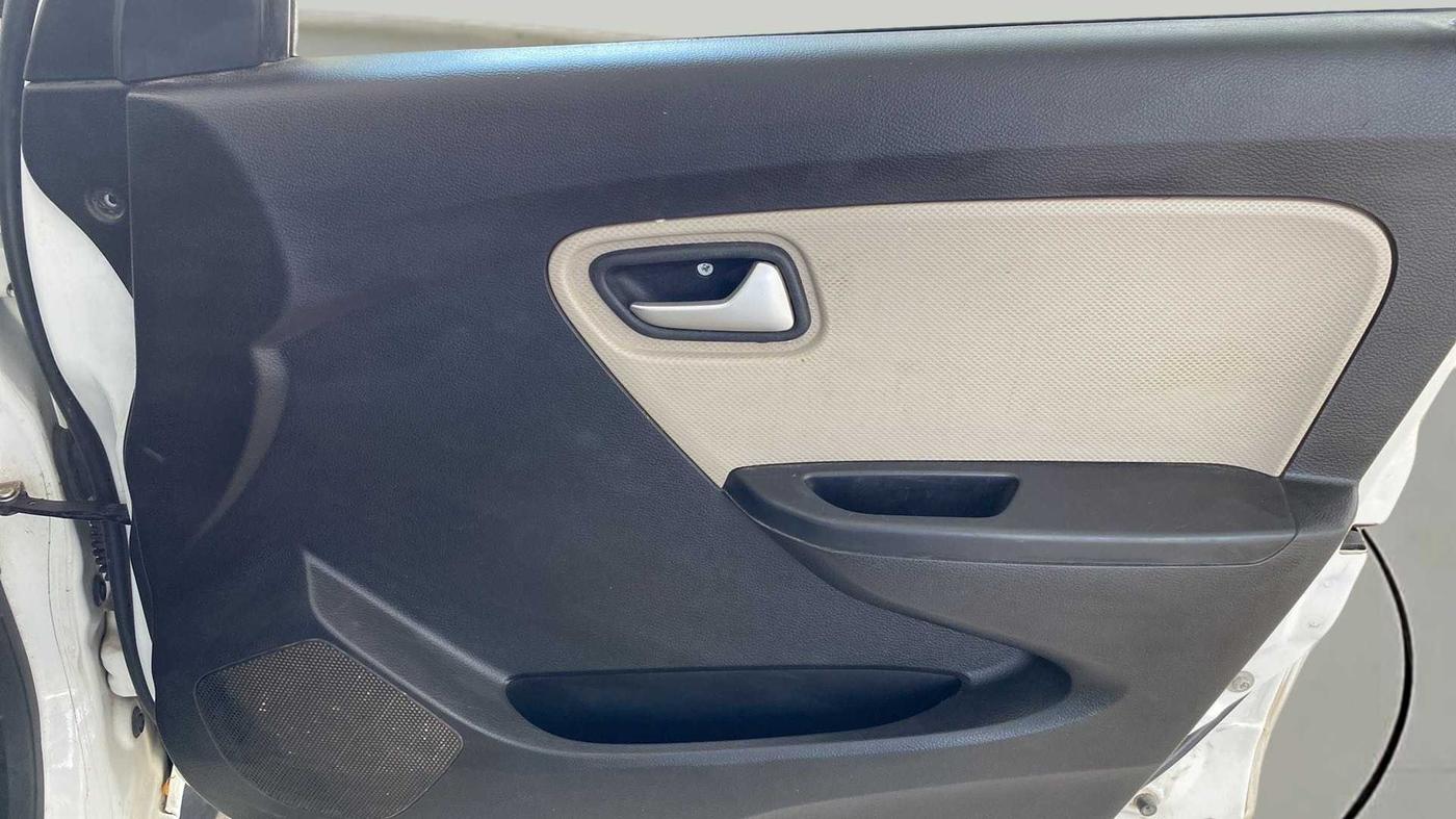2019 Maruti Alto LXI, Petrol, Manual, 46,640 km, Driver Side Door Panels Control