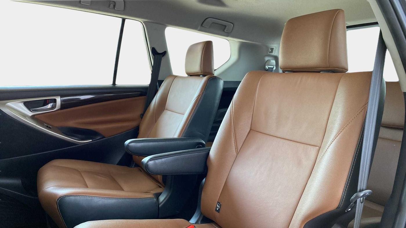 2022 Toyota Innova Crysta 2.7 ZX AT 7 STR, Petrol, Automatic, 14,291 km, Right Side Rear Door Cabin