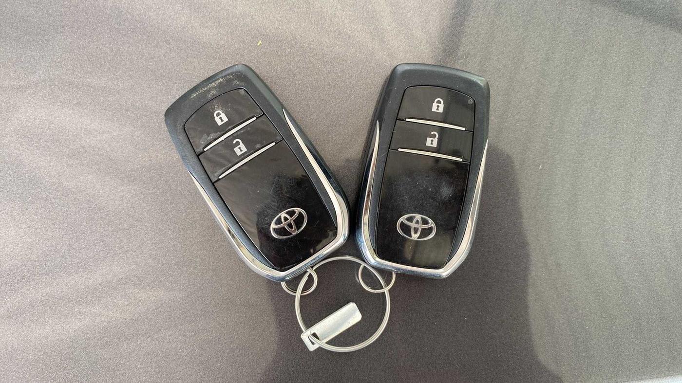 2022 Toyota Innova Crysta 2.7 ZX AT 7 STR, Petrol, Automatic, 14,291 km, Key Close Up