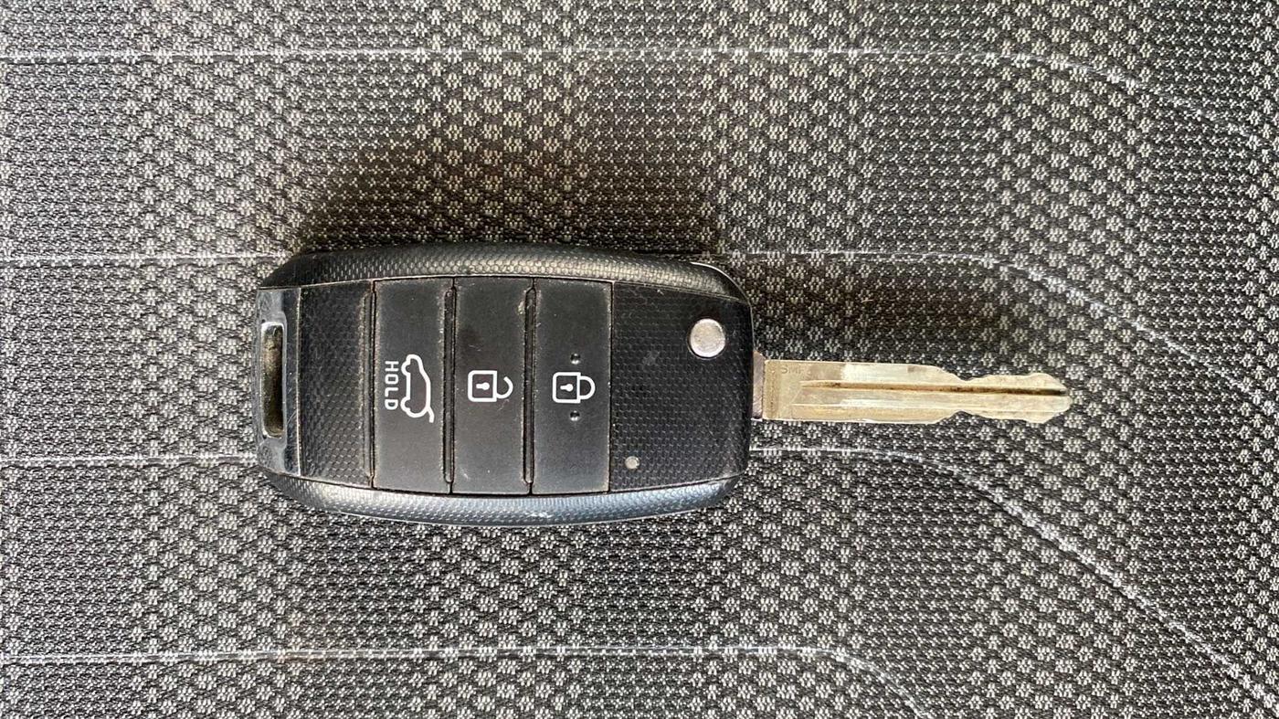 2020 KIA SONET HTK PLUS 1.0 IMT, Petrol, Manual, 19,568 km, Key Close Up