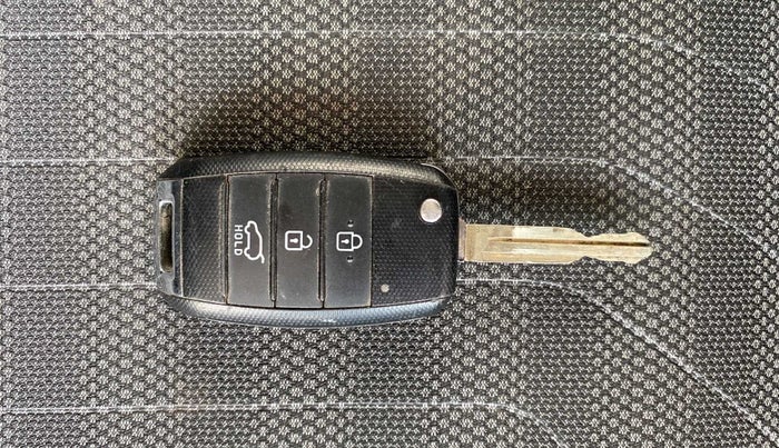 2020 KIA SONET HTK PLUS 1.0 IMT, Petrol, Manual, 19,568 km, Key Close Up