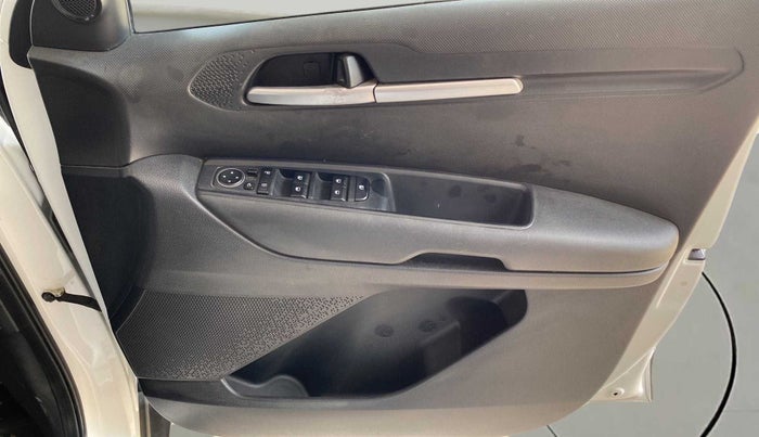 2020 KIA SONET HTK PLUS 1.0 IMT, Petrol, Manual, 19,568 km, Driver Side Door Panels Control