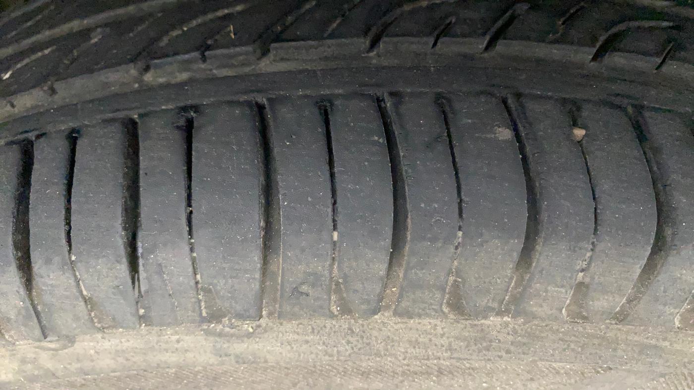 2014 Maruti Wagon R 1.0 VXI, Petrol, Manual, 50,189 km, Right Front Tyre Tread