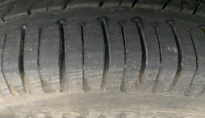 2014 Maruti Wagon R 1.0 VXI, Petrol, Manual, 50,189 km, Left Front Tyre Tread