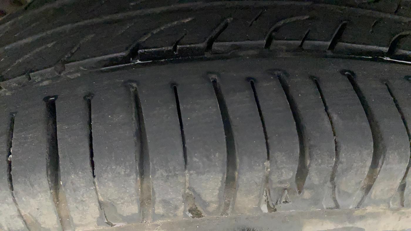 2014 Maruti Wagon R 1.0 VXI, Petrol, Manual, 50,189 km, Right Rear Tyre Tread