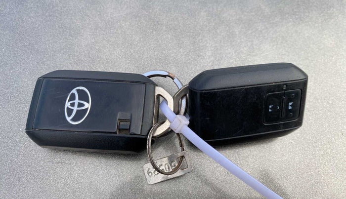2019 Toyota Glanza V, Petrol, Manual, 46,283 km, Key Close Up