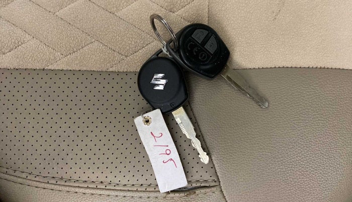2017 Maruti Dzire VXI, Petrol, Manual, 86,199 km, Key Close Up