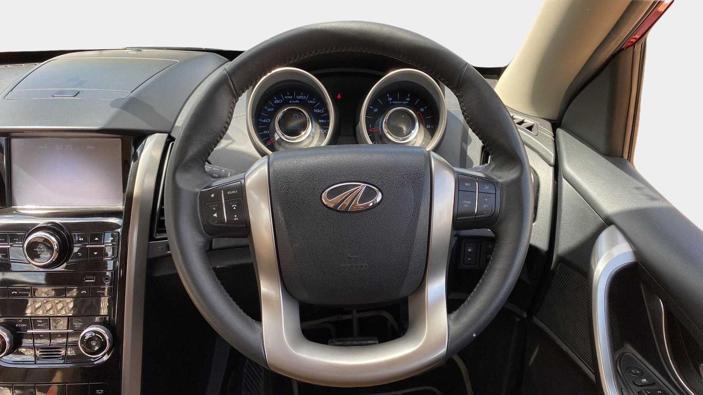 2018 Mahindra XUV500 W11 AT, Diesel, Automatic, 36,626 km, Steering Wheel Close Up