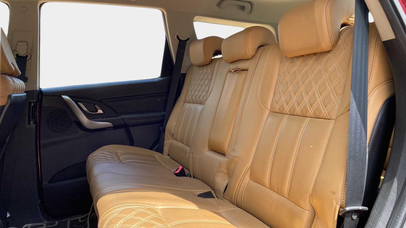 2018 Mahindra XUV500 W11 AT, Diesel, Automatic, 36,626 km, Right Side Rear Door Cabin