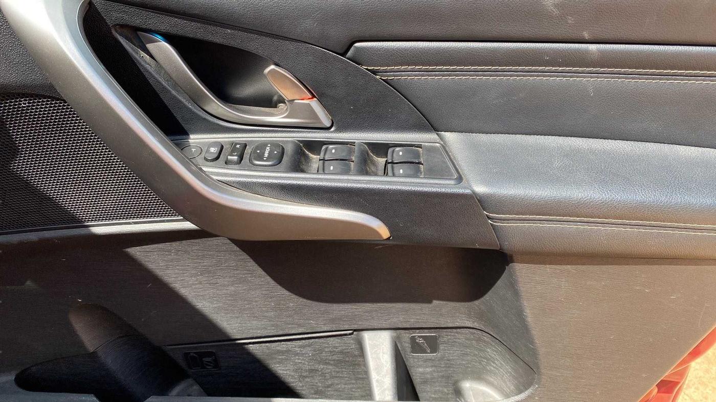 2018 Mahindra XUV500 W11 AT, Diesel, Automatic, 36,626 km, Driver Side Door Panels Control