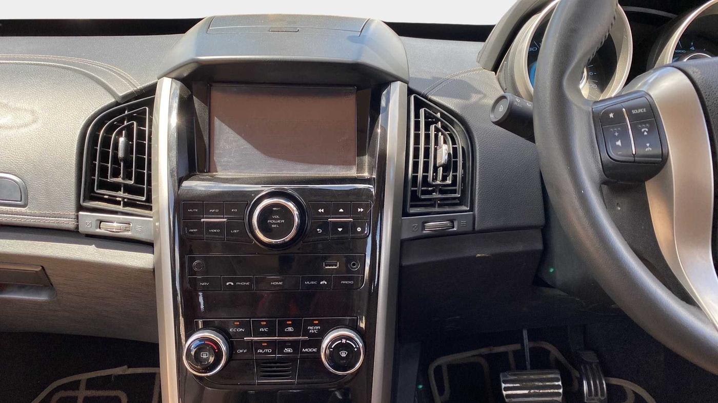 2018 Mahindra XUV500 W11 AT, Diesel, Automatic, 36,626 km, Air Conditioner