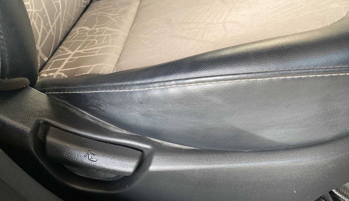 2018 Hyundai Grand i10 ERA 1.2 KAPPA VTVT, CNG, Manual, 41,419 km, Driver Side Adjustment Panel