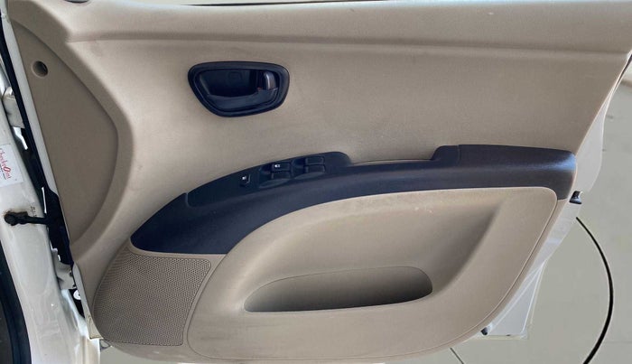 2014 Hyundai i10 MAGNA 1.1, CNG, Manual, 87,197 km, Driver Side Door Panels Control