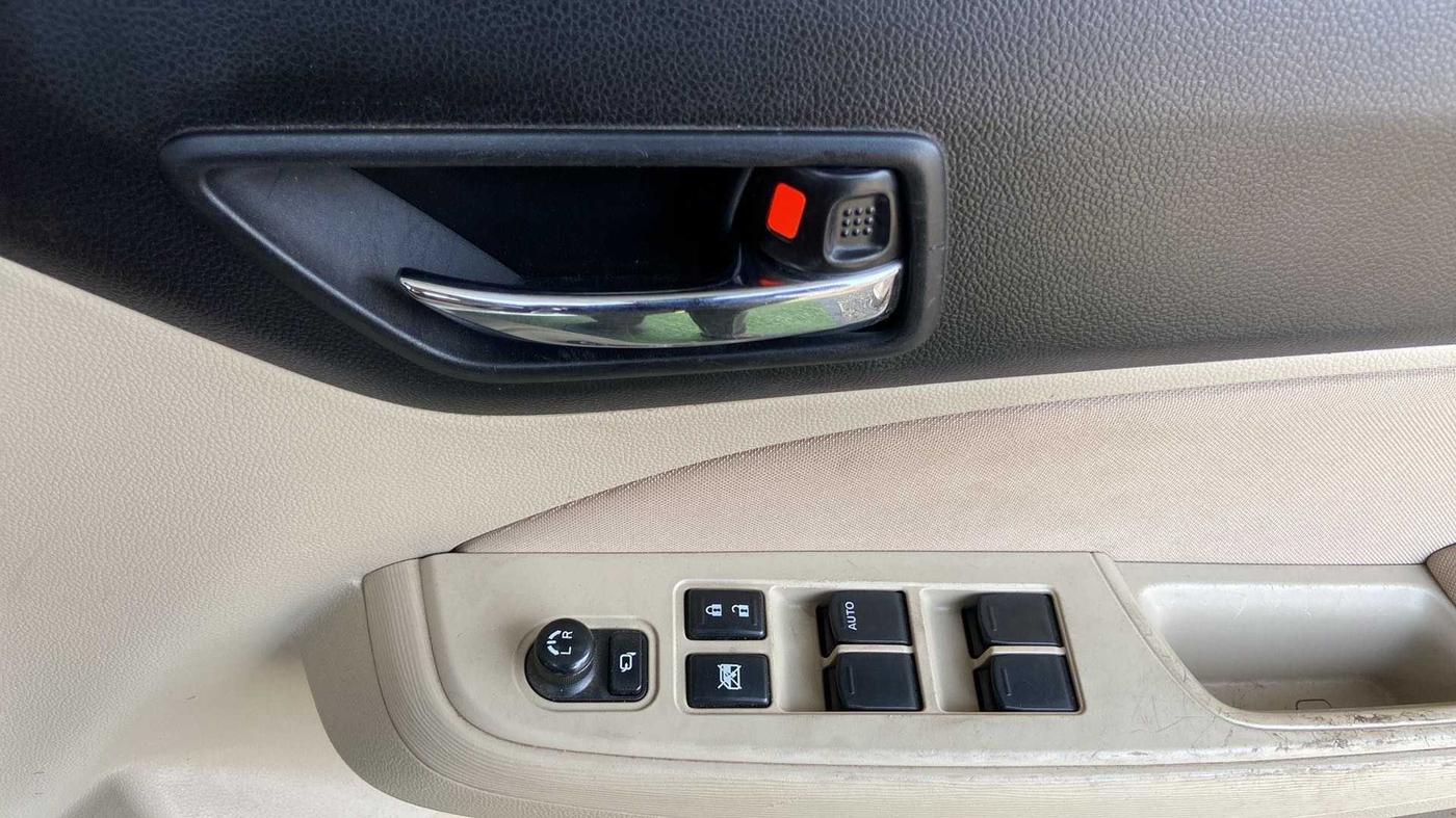 2021 Maruti Dzire VXI, Petrol, Manual, 31,876 km, Driver Side Door Panels Control