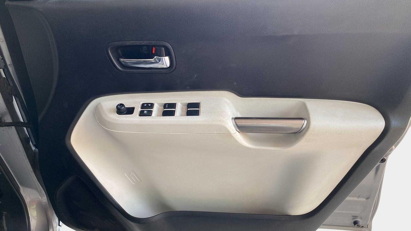 2017 Maruti IGNIS DELTA 1.2 AMT, Petrol, Automatic, 37,900 km, Driver Side Door Panels Control