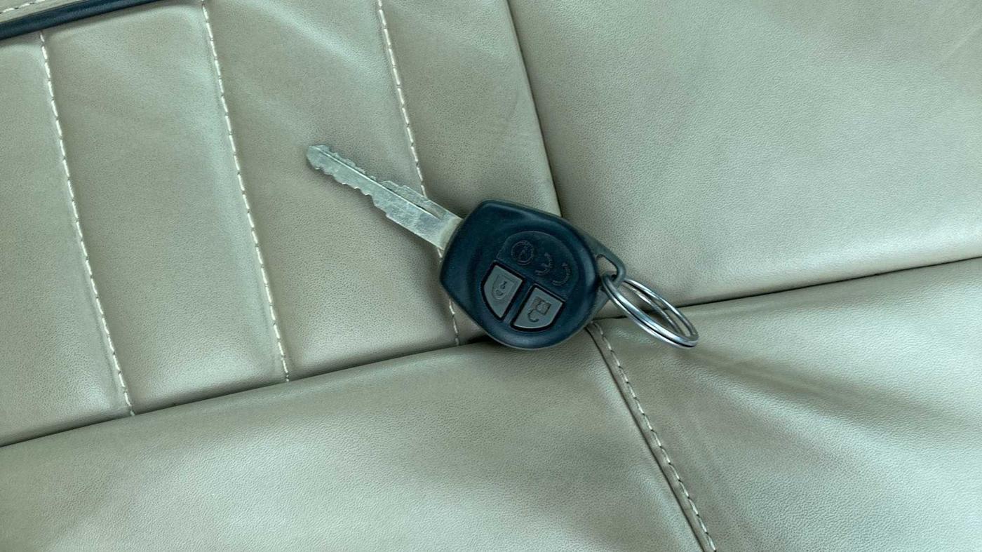 2017 Maruti Dzire VDI, Diesel, Manual, 31,276 km, Key Close Up
