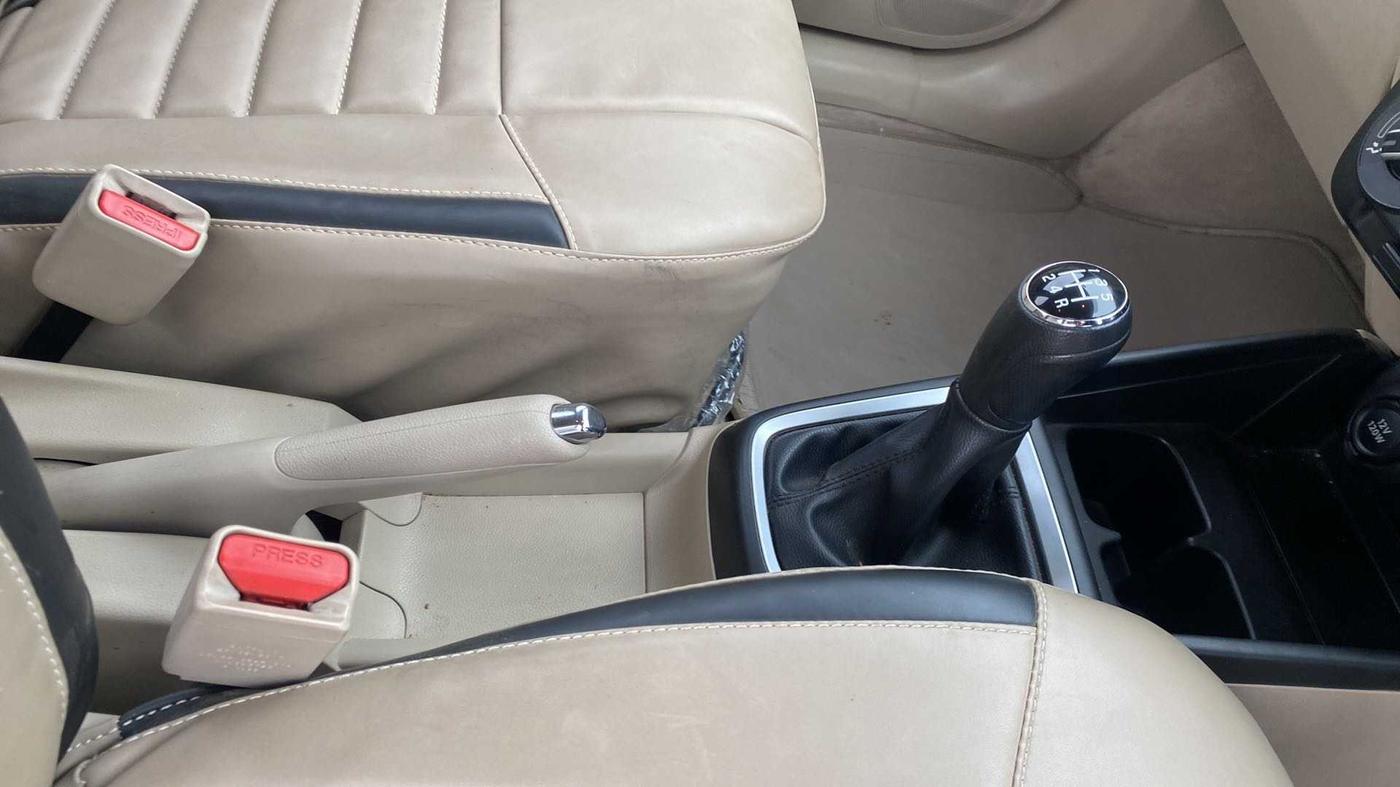 2017 Maruti Dzire VDI, Diesel, Manual, 31,276 km, Gear Lever