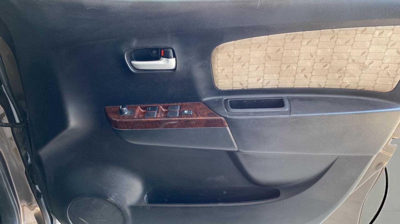 2017 Maruti Wagon R 1.0 VXI AMT, Petrol, Automatic, 19,767 km, Driver Side Door Panels Control