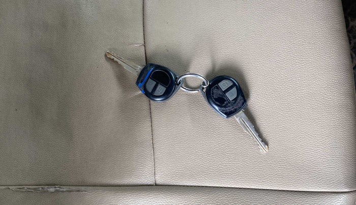 2014 Maruti Swift Dzire VXI, Petrol, Manual, 96,783 km, Key Close Up