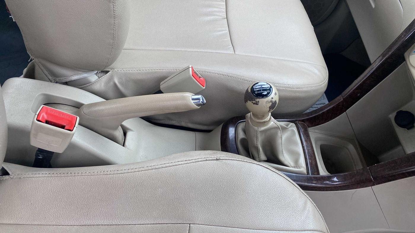 2014 Maruti Swift Dzire VXI, Petrol, Manual, 96,783 km, Gear Lever