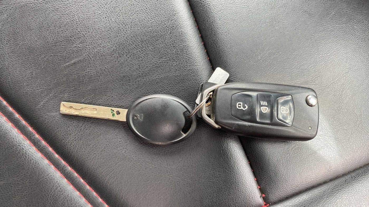 2019 Tata NEXON XT PETROL, Petrol, Manual, 49,921 km, Key Close Up