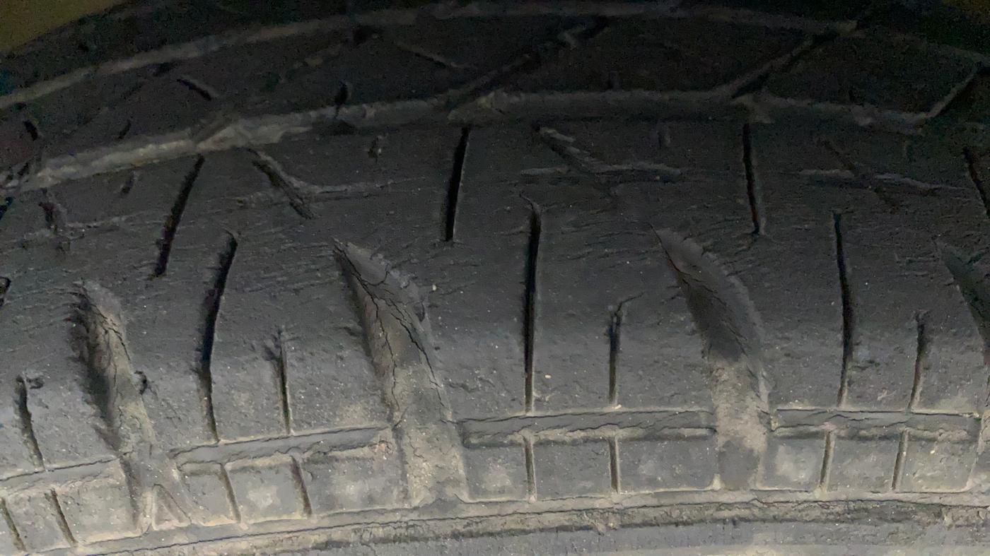 2014 Maruti Ritz VXI, Petrol, Manual, 58,169 km, Left Front Tyre Tread