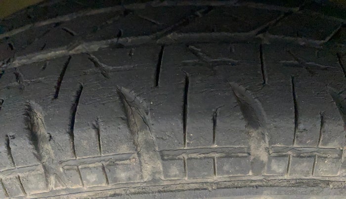 2014 Maruti Ritz VXI, Petrol, Manual, 58,169 km, Left Front Tyre Tread