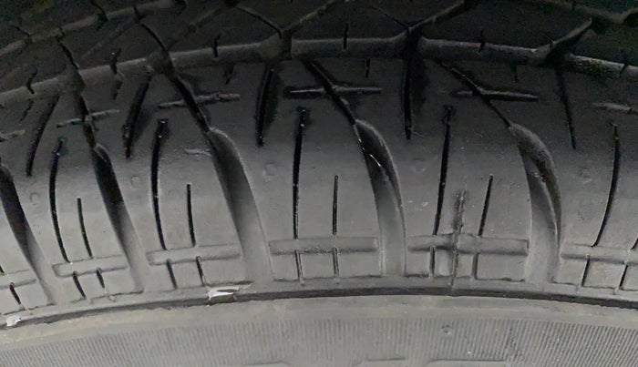 2014 Maruti Ritz VXI, Petrol, Manual, 58,169 km, Right Rear Tyre Tread