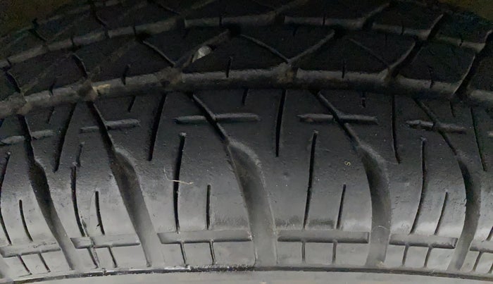 2014 Maruti Ritz VXI, Petrol, Manual, 58,169 km, Right Front Tyre Tread