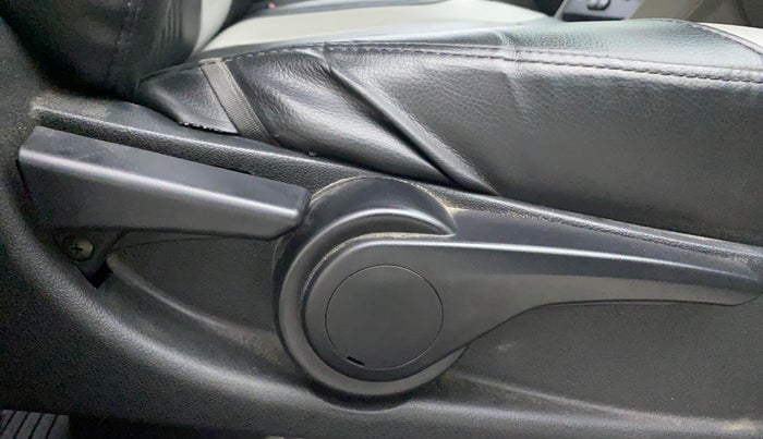 2016 Tata Tiago XZ PETROL, Petrol, Manual, 19,054 km, Driver Side Adjustment Panel
