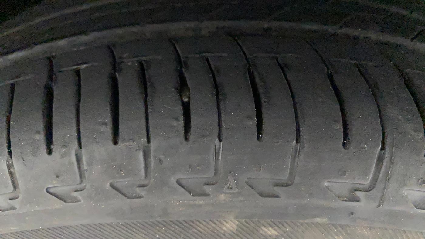 2016 Tata Tiago XZ PETROL, Petrol, Manual, 19,054 km, Right Front Tyre Tread