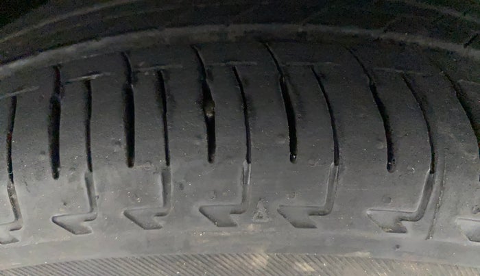2016 Tata Tiago XZ PETROL, Petrol, Manual, 19,054 km, Right Front Tyre Tread
