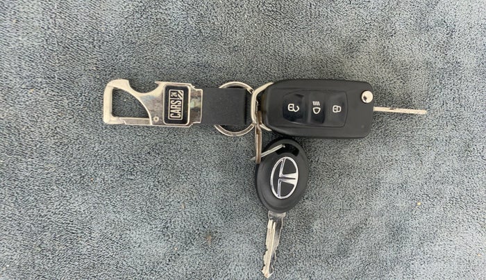 2016 Tata Tiago XZ PETROL, Petrol, Manual, 19,054 km, Key Close Up