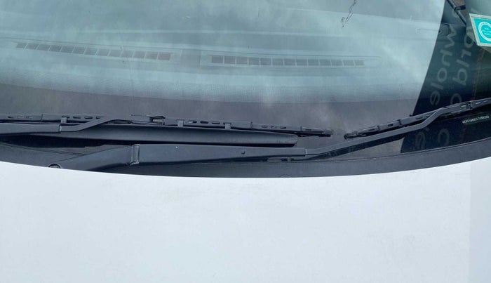 2019 Volkswagen Polo TRENDLINE 1.0L, Petrol, Manual, 22,631 km, Front windshield - Nozzle alignment