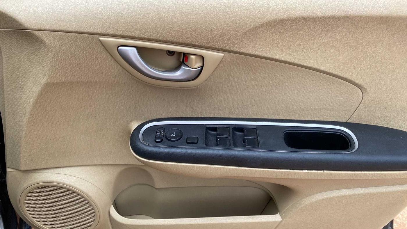 2016 Honda Amaze 1.2L I-VTEC SX, Petrol, Manual, 74,013 km, Driver Side Door Panels Control