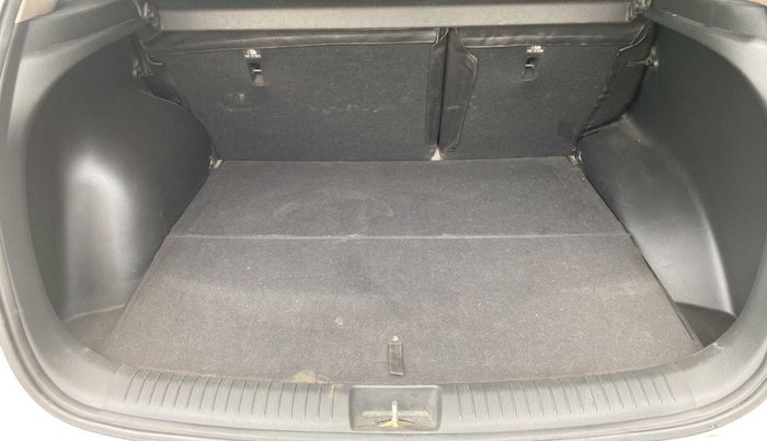 2016 Hyundai Creta SX PLUS AT 1.6 PETROL, Petrol, Automatic, 78,147 km, Boot Inside
