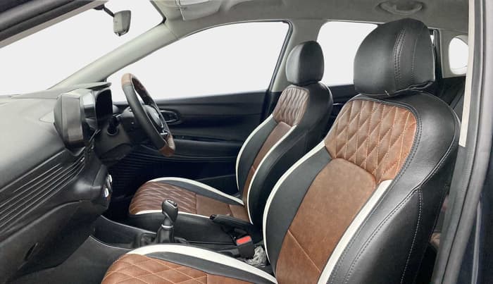2022 Hyundai NEW I20 MAGNA 1.5 MT, Diesel, Manual, 17,833 km, Right Side Front Door Cabin
