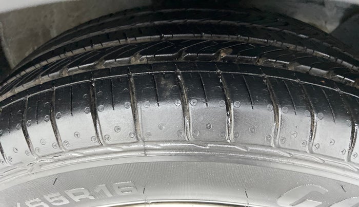 2015 Hyundai Creta 1.6 S, Petrol, Manual, Right Front Tyre Tread