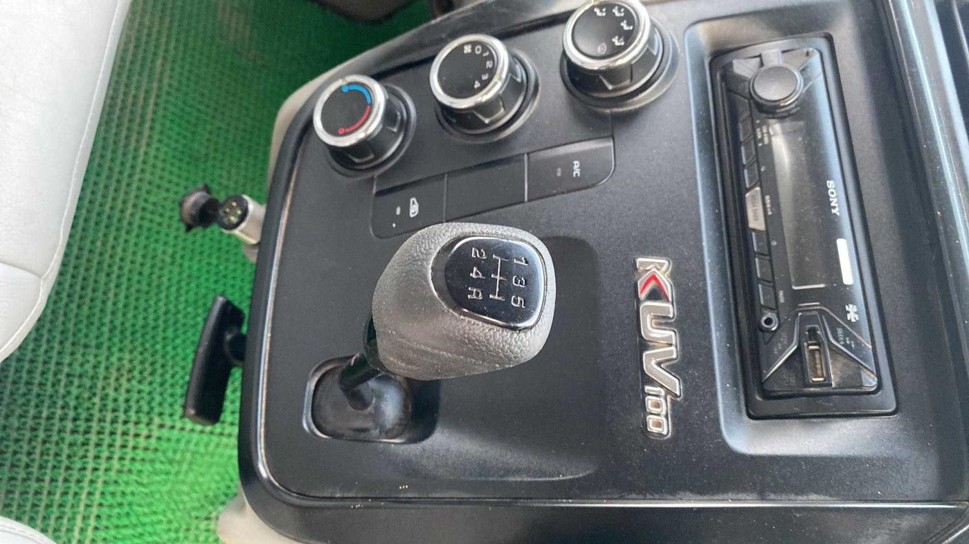 2016 Mahindra Kuv100 K2 PLUS 6 STR, Petrol, Manual, 20,125 km, Gear Lever