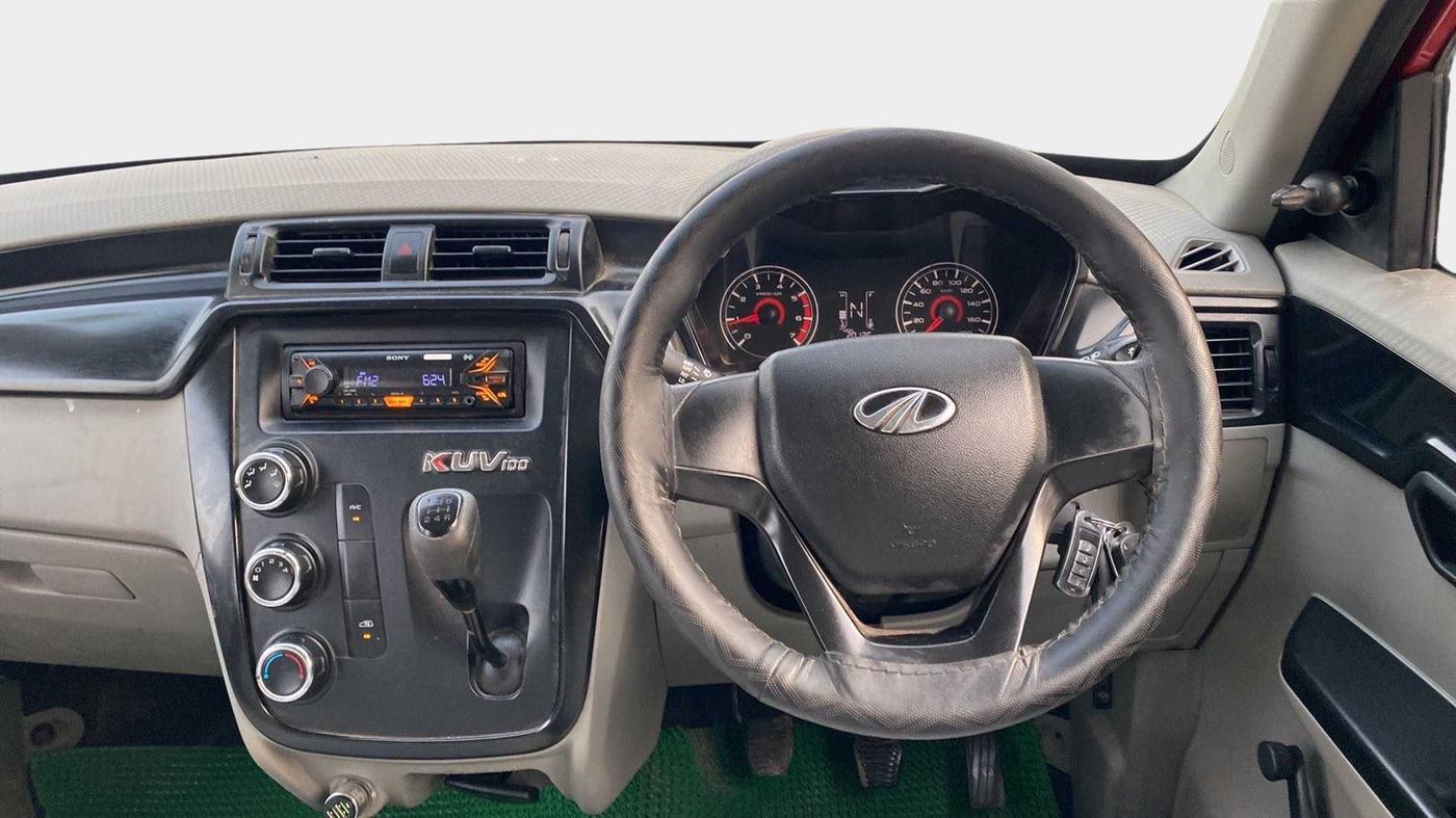 2016 Mahindra Kuv100 K2 PLUS 6 STR, Petrol, Manual, 20,125 km, Steering Wheel Close Up