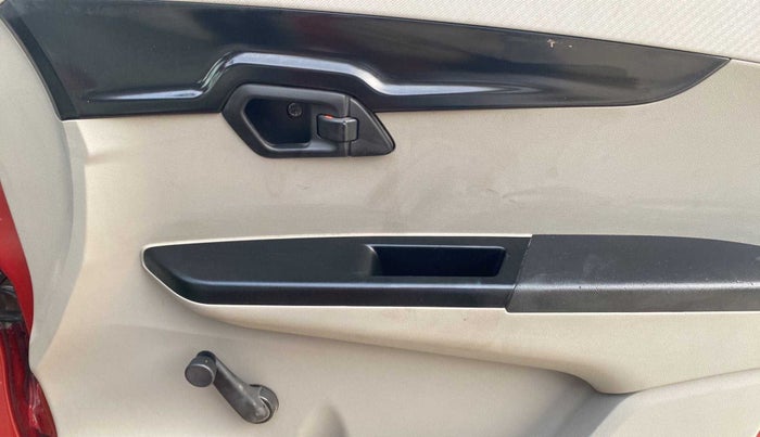 2016 Mahindra Kuv100 K2 PLUS 6 STR, Petrol, Manual, 20,125 km, Driver Side Door Panels Control