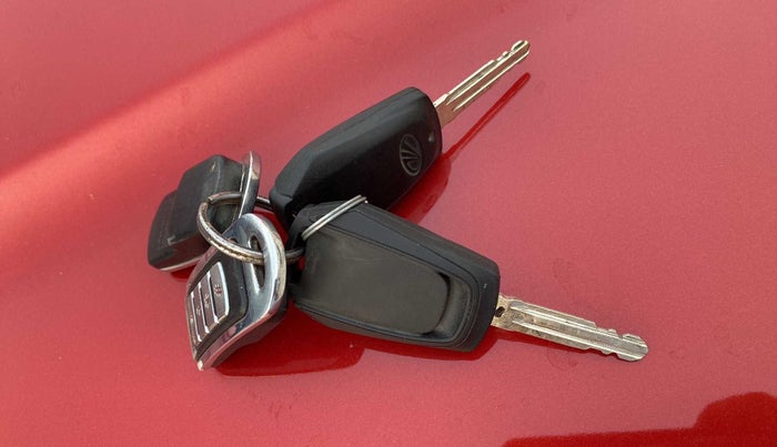 2016 Mahindra Kuv100 K2 PLUS 6 STR, Petrol, Manual, 20,125 km, Key Close Up