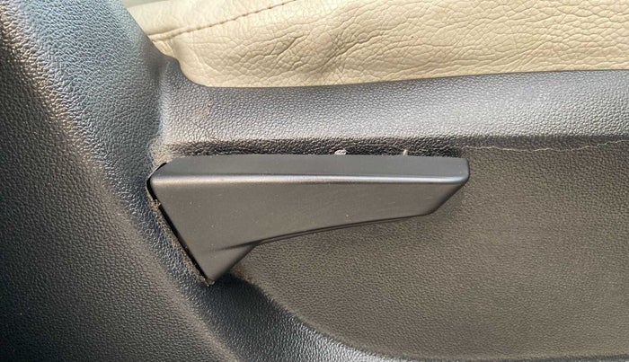 2016 Mahindra Kuv100 K2 PLUS 6 STR, Petrol, Manual, 20,125 km, Driver Side Adjustment Panel