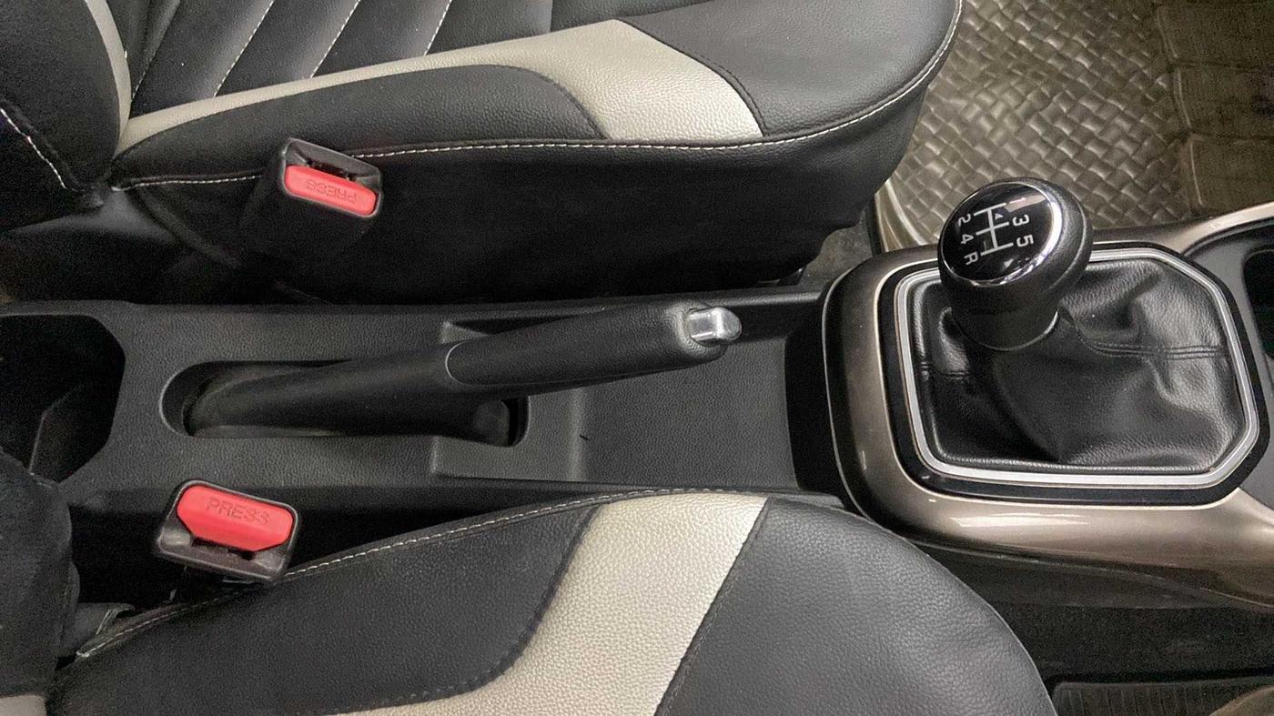2017 Maruti IGNIS ALPHA 1.2, Petrol, Manual, 52,939 km, Gear Lever
