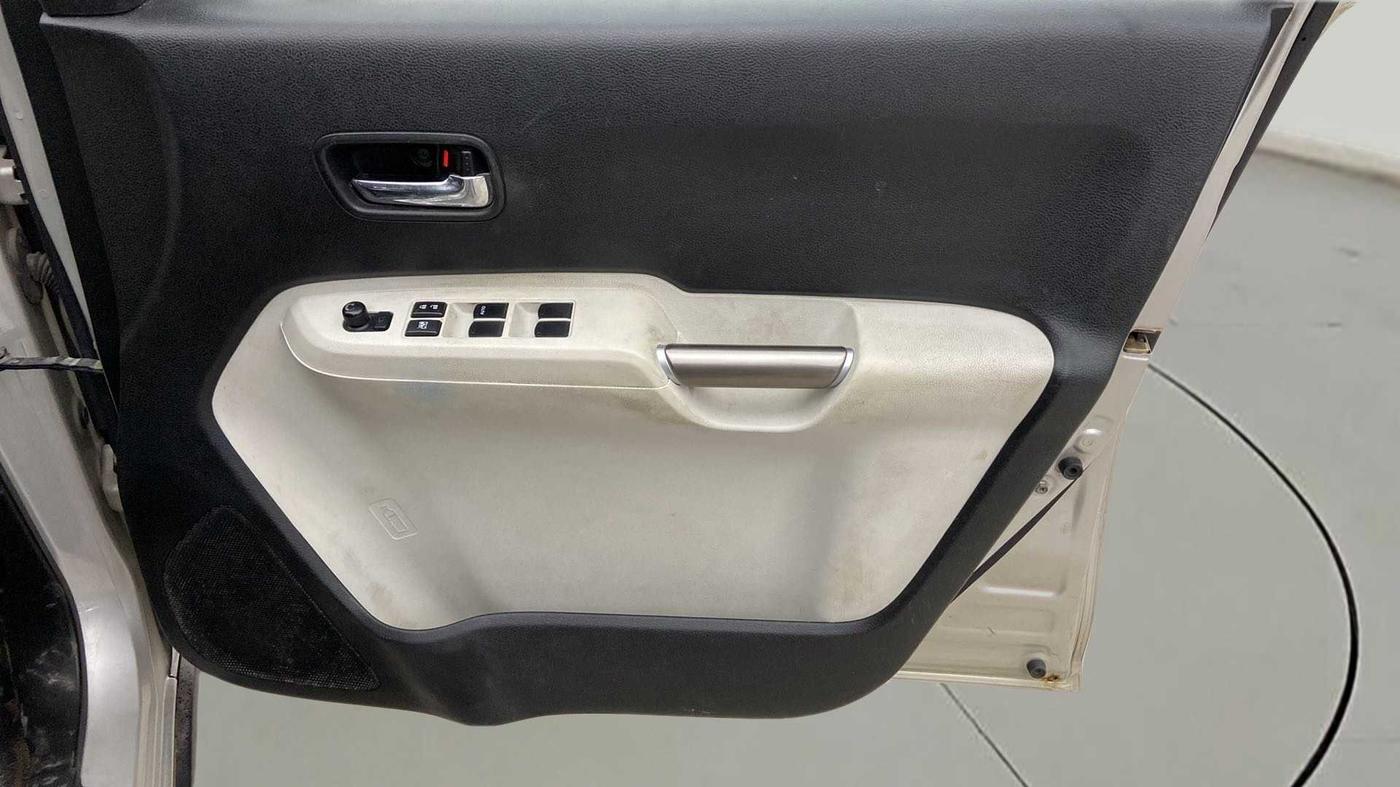 2017 Maruti IGNIS ALPHA 1.2, Petrol, Manual, 52,939 km, Driver Side Door Panels Control
