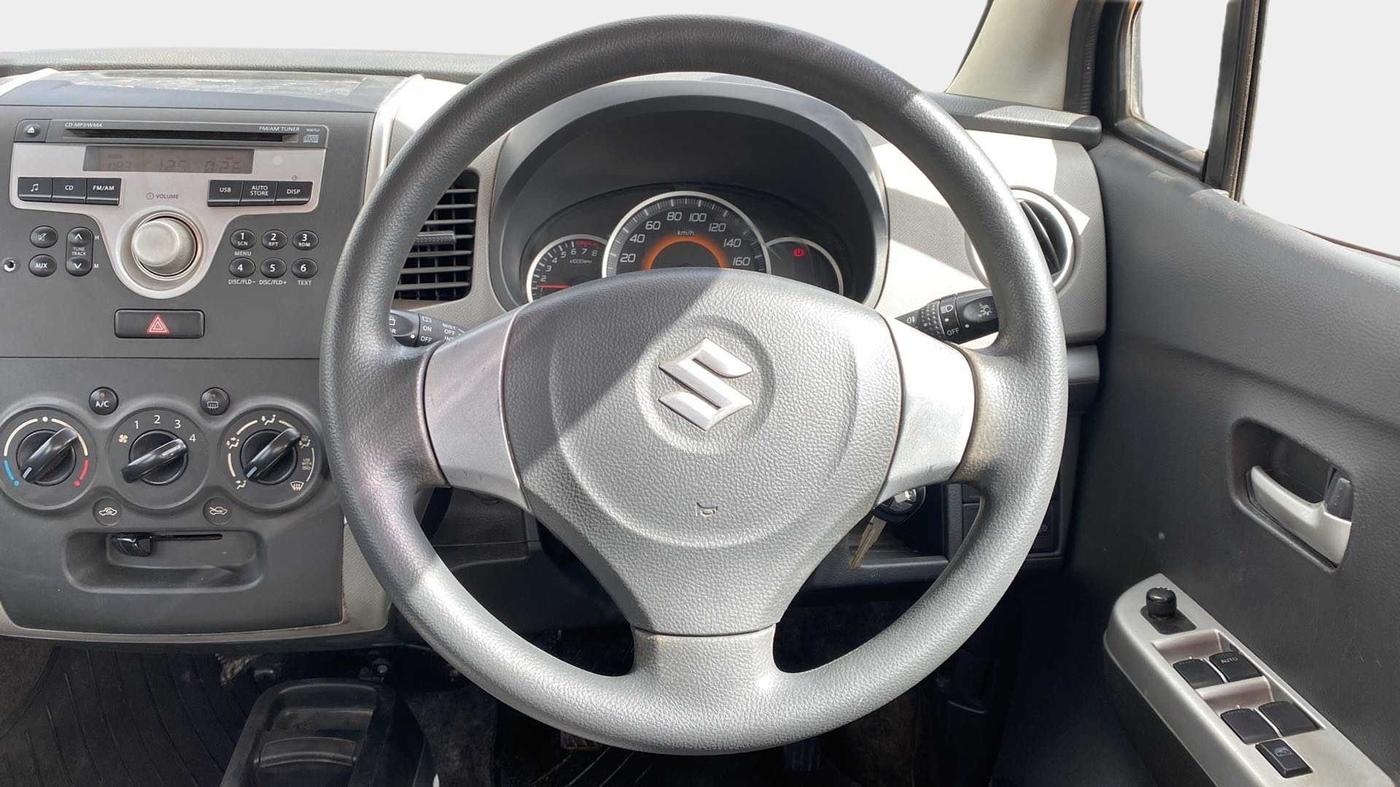 2011 Maruti Wagon R 1.0 VXI, Petrol, Manual, 34,408 km, Steering Wheel Close Up