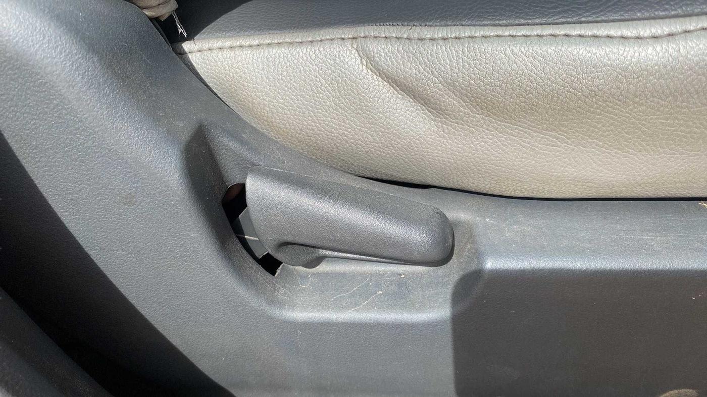 2011 Maruti Wagon R 1.0 VXI, Petrol, Manual, 34,408 km, Driver Side Adjustment Panel