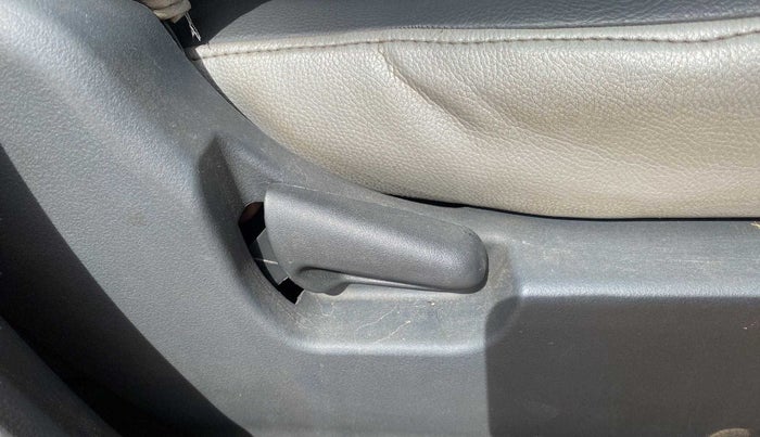 2011 Maruti Wagon R 1.0 VXI, Petrol, Manual, 34,408 km, Driver Side Adjustment Panel