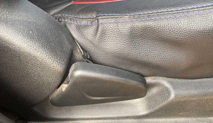 2021 Renault Kwid RXT 1.0 (O), Petrol, Manual, 33,020 km, Driver Side Adjustment Panel